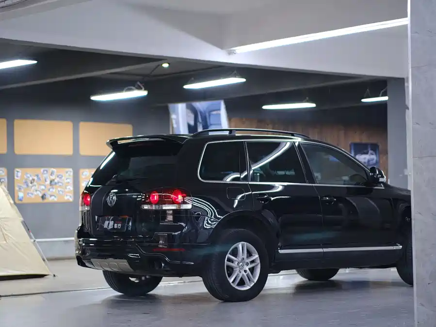2008 Volkswagen Touareg 3.6L Luxury — 4