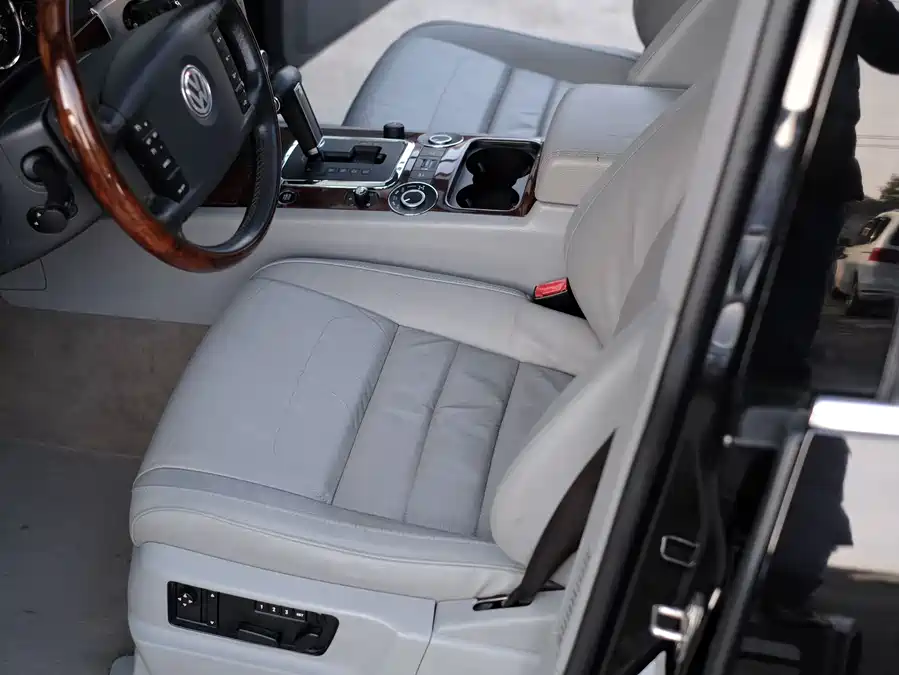 2008 Volkswagen Touareg 3.6L Luxury — 16