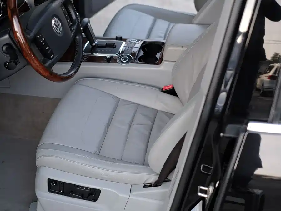 2008 Volkswagen Touareg 3.6L Luxury — 24