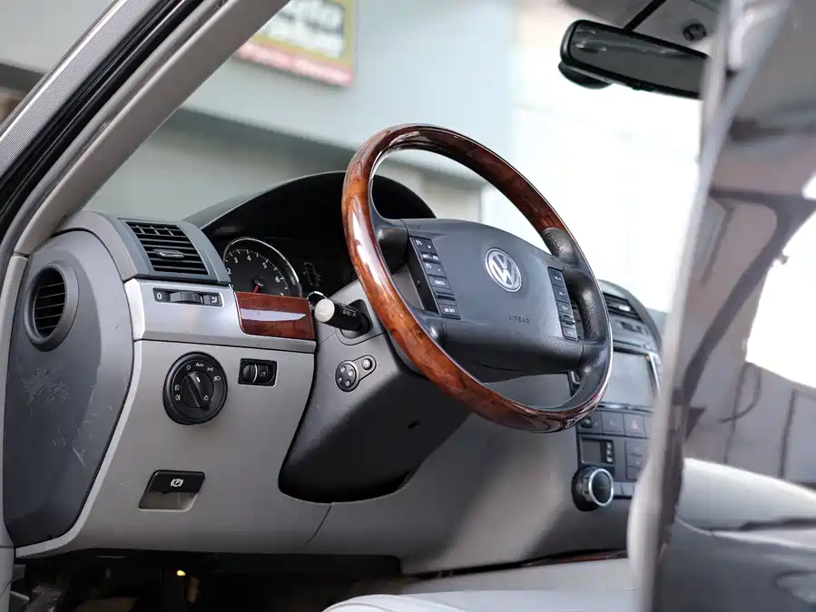 2008 Volkswagen Touareg 3.6L Luxury — 32