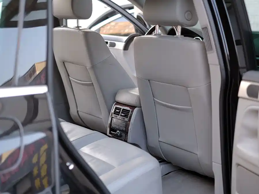 2008 Volkswagen Touareg 3.6L Luxury — 35