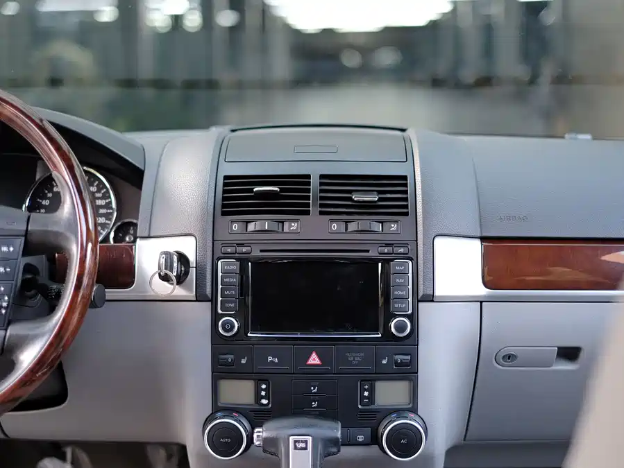2008 Volkswagen Touareg 3.6L Luxury — 38