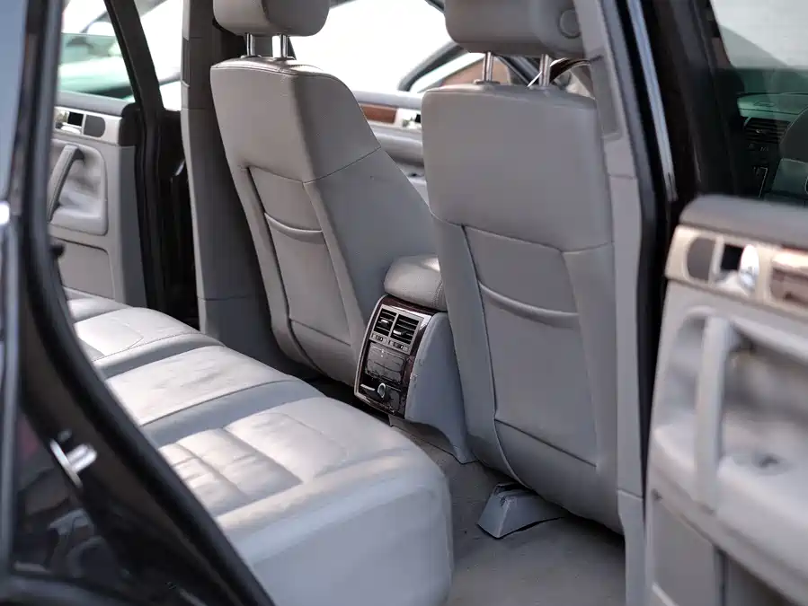 2008 Volkswagen Touareg 3.6L Luxury — 42
