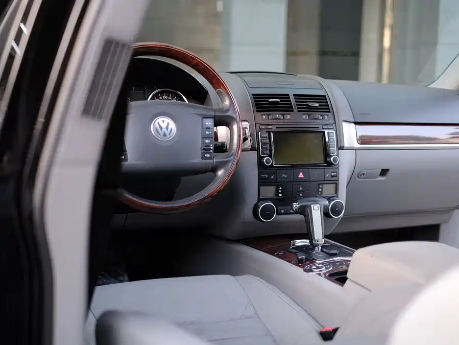 2008 Volkswagen Touareg 3.6L Luxury — 46