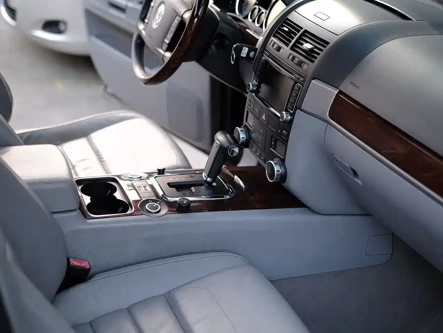 2008 Volkswagen Touareg 3.6L Luxury — 47