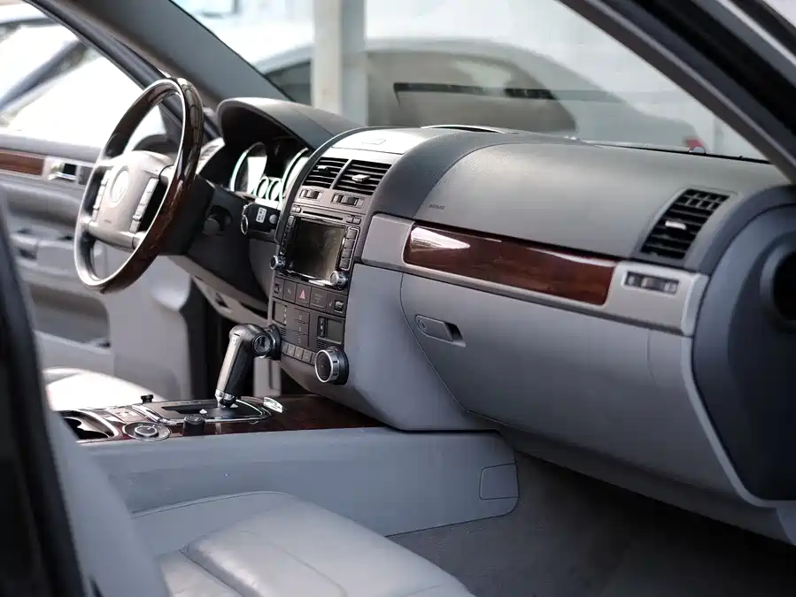 2008 Volkswagen Touareg 3.6L Luxury — 49