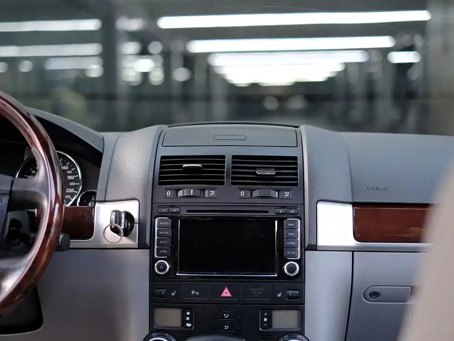 2008 Volkswagen Touareg 3.6L Luxury — 50