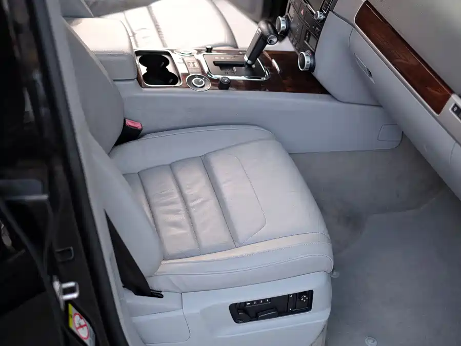 2008 Volkswagen Touareg 3.6L Luxury — 51