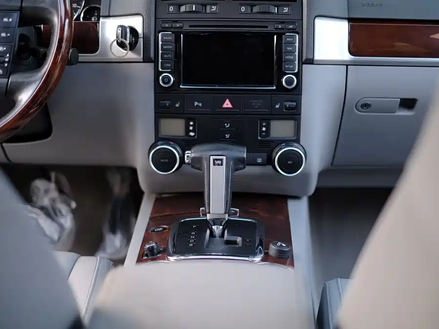 2008 Volkswagen Touareg 3.6L Luxury — 53