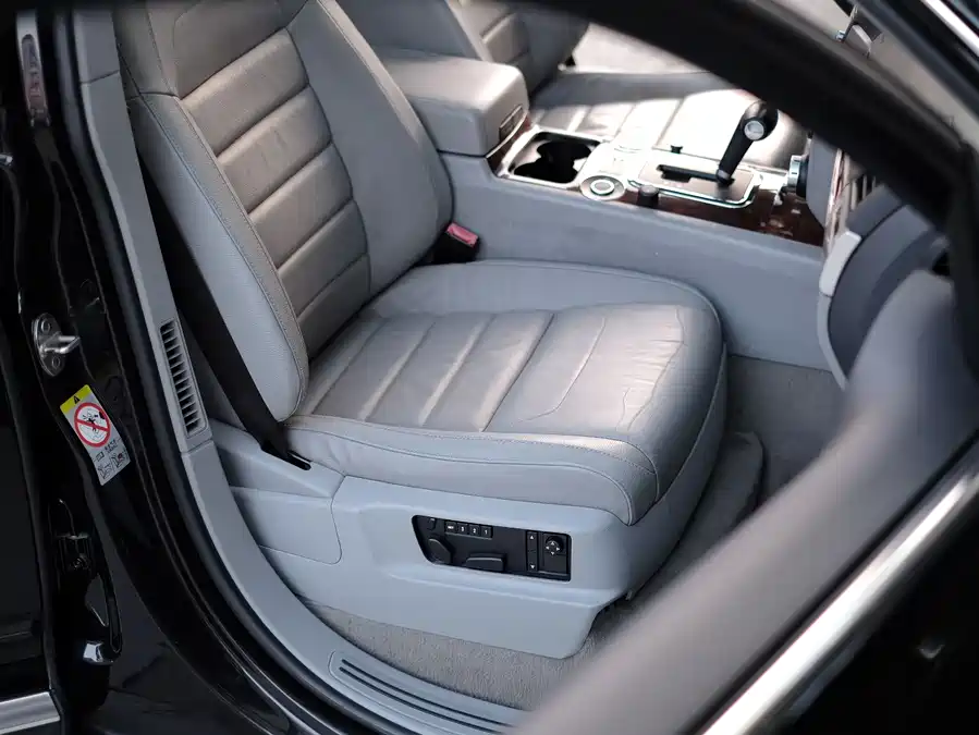 2008 Volkswagen Touareg 3.6L Luxury — 54