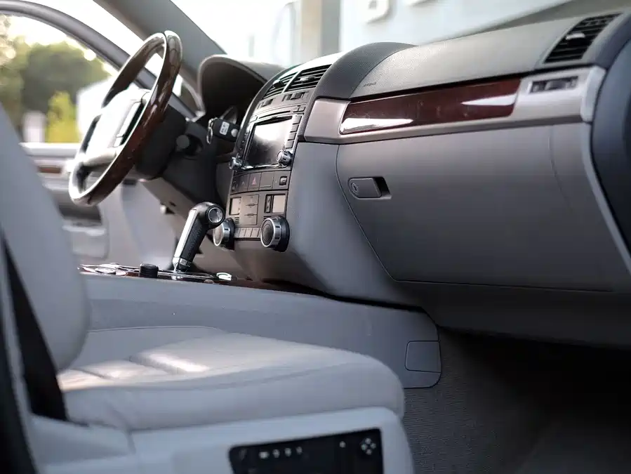 2008 Volkswagen Touareg 3.6L Luxury — 56