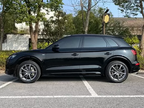 2022 Audi Q5L — 2