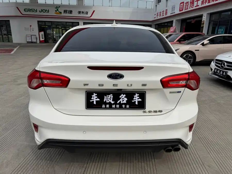 2020 Ford Focus Sedan EcoBoost 180 Auto Fengchao — 3