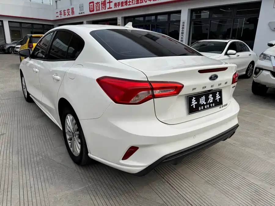 2020 Ford Focus Sedan EcoBoost 180 Auto Fengchao — 4
