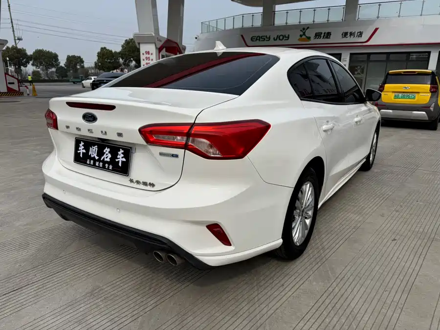 2020 Ford Focus Sedan EcoBoost 180 Auto Fengchao — 5