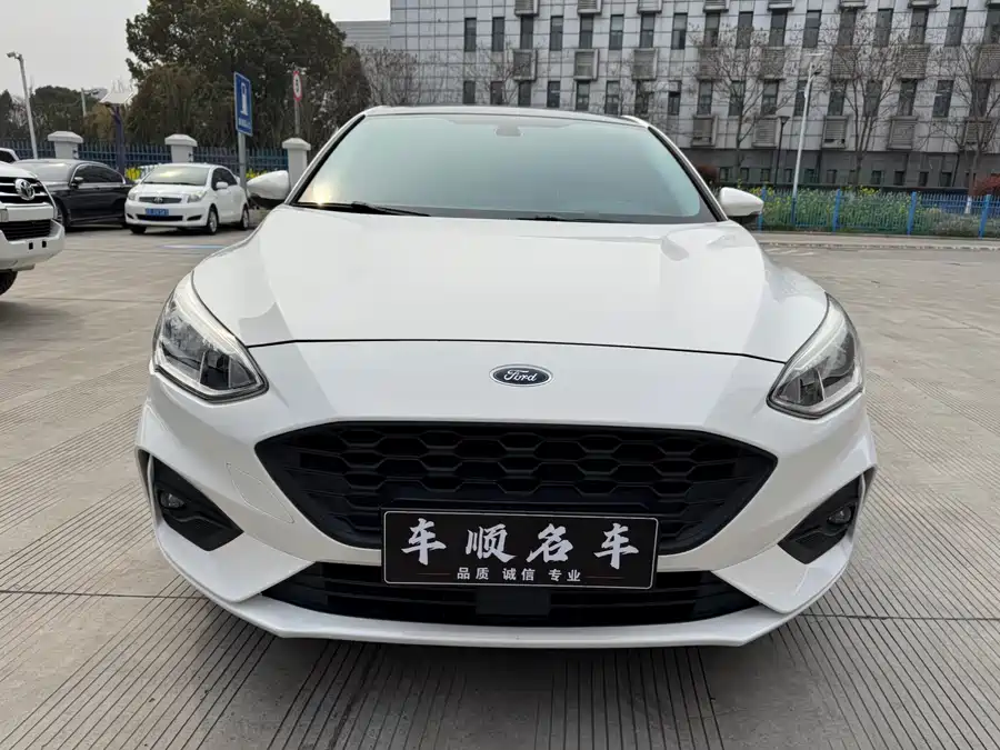 2020 Ford Focus Sedan EcoBoost 180 Auto Fengchao — 6