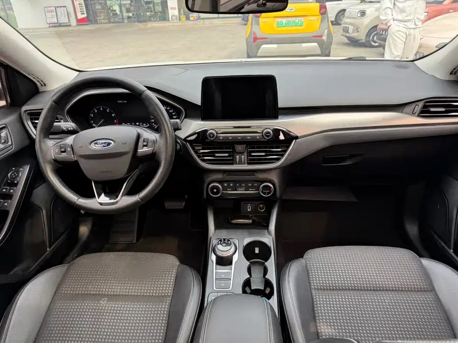 2020 Ford Focus Sedan EcoBoost 180 Auto Fengchao — 12