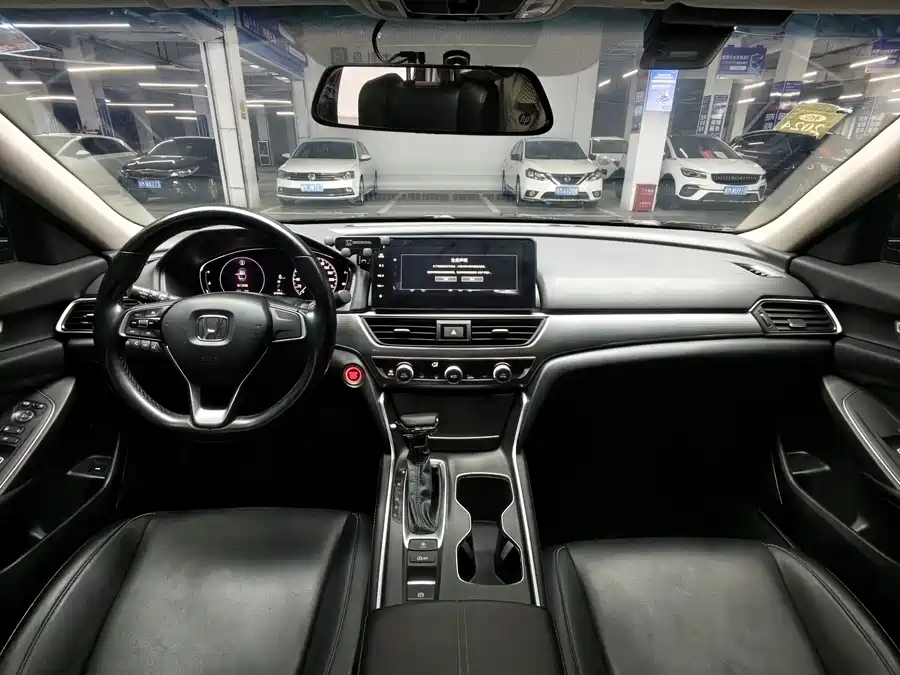 2022 Honda Accord 260TURBO Luxury Edition — 4