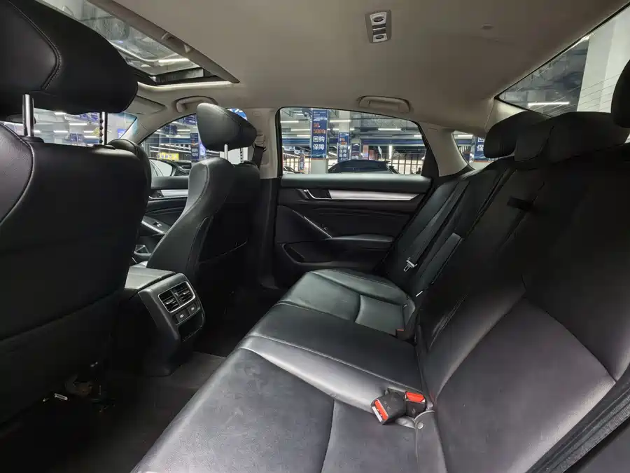 2022 Honda Accord 260TURBO Luxury Edition — 6