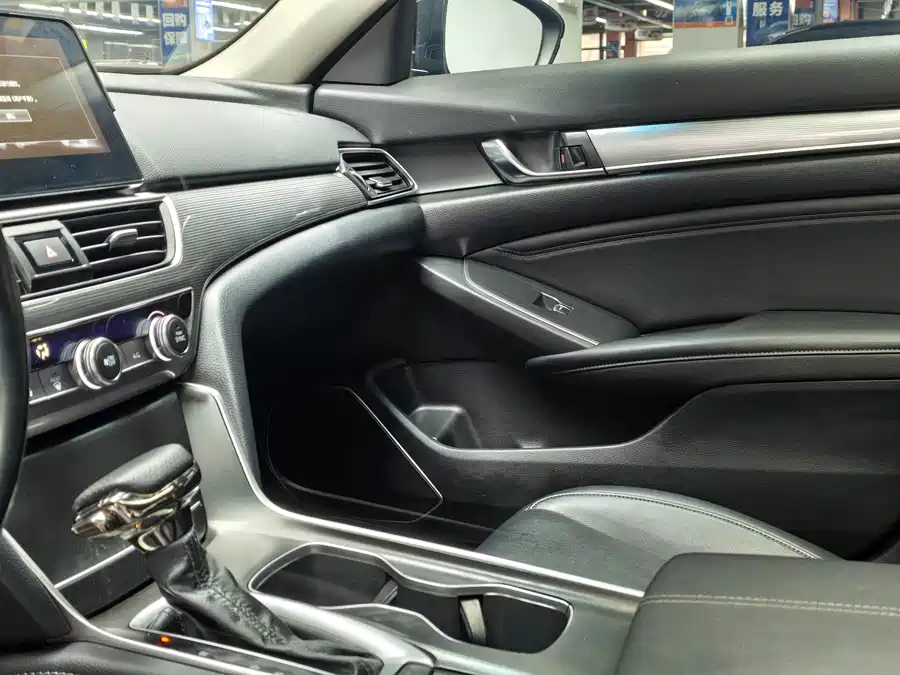 2022 Honda Accord 260TURBO Luxury Edition — 9