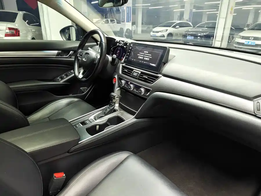 2022 Honda Accord 260TURBO Luxury Edition — 10