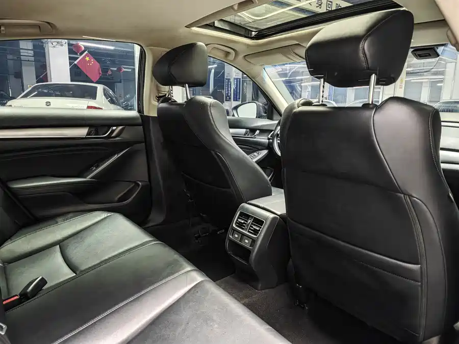 2022 Honda Accord 260TURBO Luxury Edition — 11