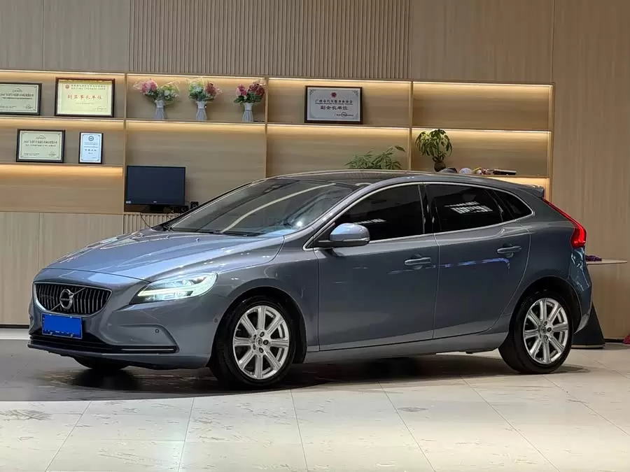 2017 Volvo V40 T3 Zhiyi Edition