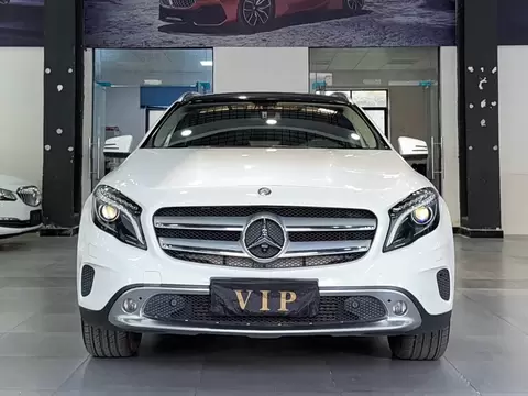 2017 Mercedes-Benz GLA 220 4MATIC Fashion — 2