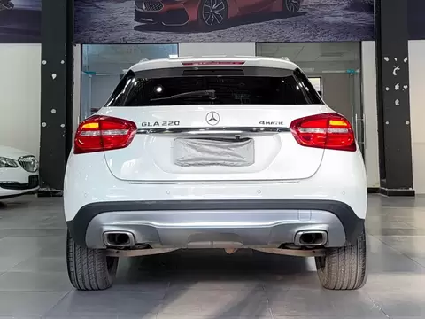2017 Mercedes-Benz GLA 220 4MATIC Fashion — 3