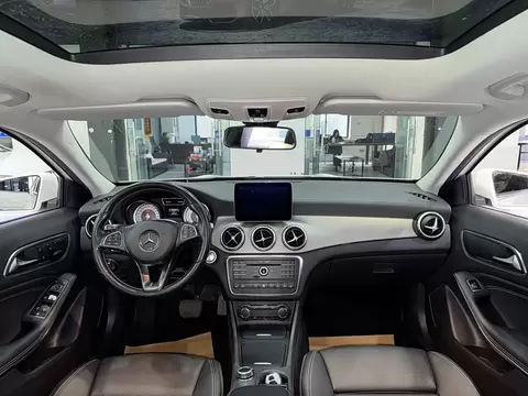 2017 Mercedes-Benz GLA 220 4MATIC Fashion — 6