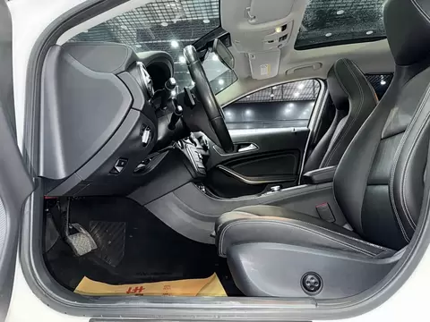 2017 Mercedes-Benz GLA 220 4MATIC Fashion — 8