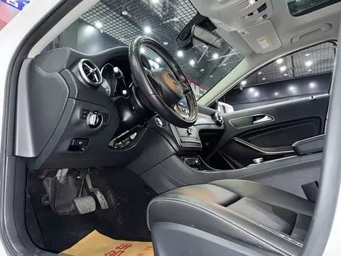 2017 Mercedes-Benz GLA 220 4MATIC Fashion — 12