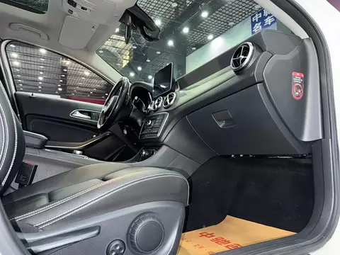 2017 Mercedes-Benz GLA 220 4MATIC Fashion — 17