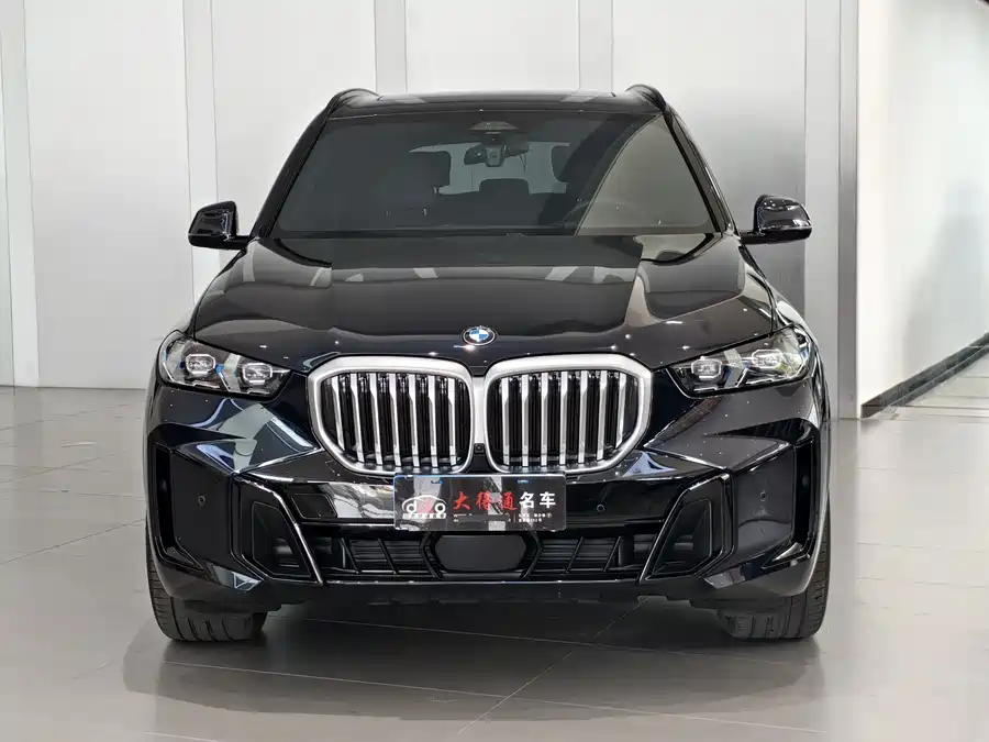 2023 BMW X5 xDrive40Li M Sport — 2