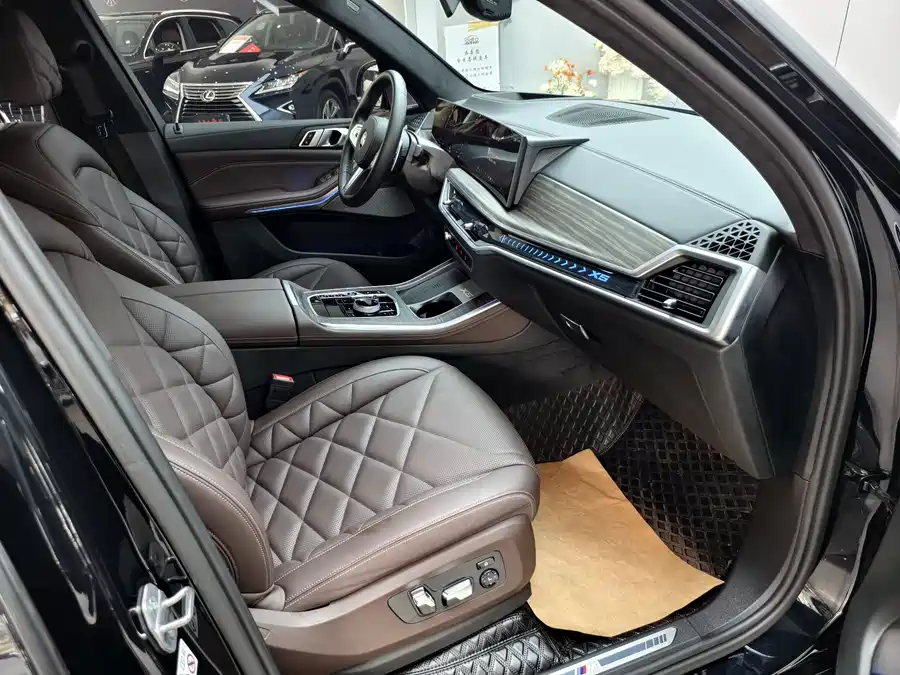 2023 BMW X5 xDrive40Li M Sport — 6