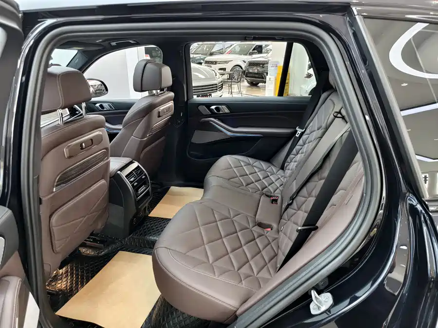 2023 BMW X5 xDrive40Li M Sport — 7