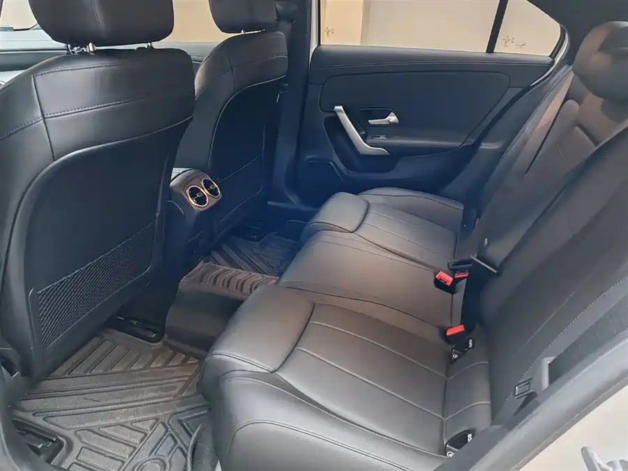 2021 Mercedes-Benz A 180 L Sport — 15