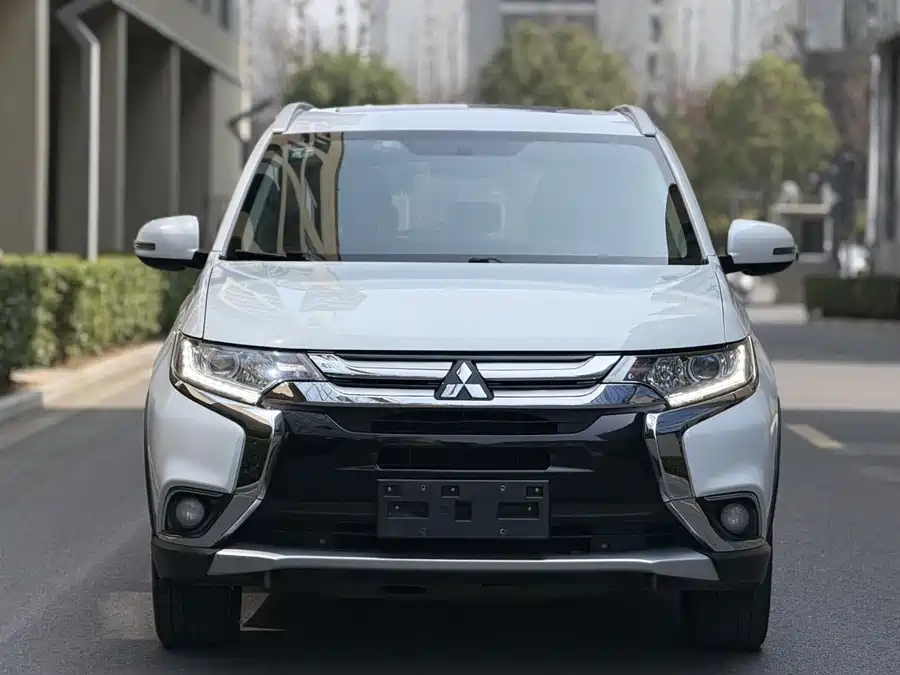 2018 Mitsubishi Outlander 2.0L 2WD 5-Seat — 2