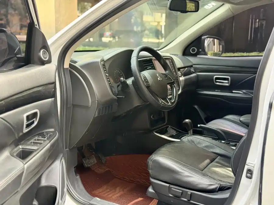 2018 Mitsubishi Outlander 2.0L 2WD 5-Seat — 5
