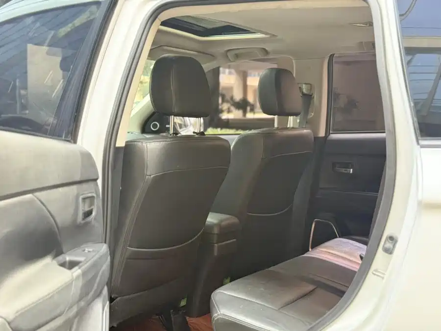 2018 Mitsubishi Outlander 2.0L 2WD 5-Seat — 6