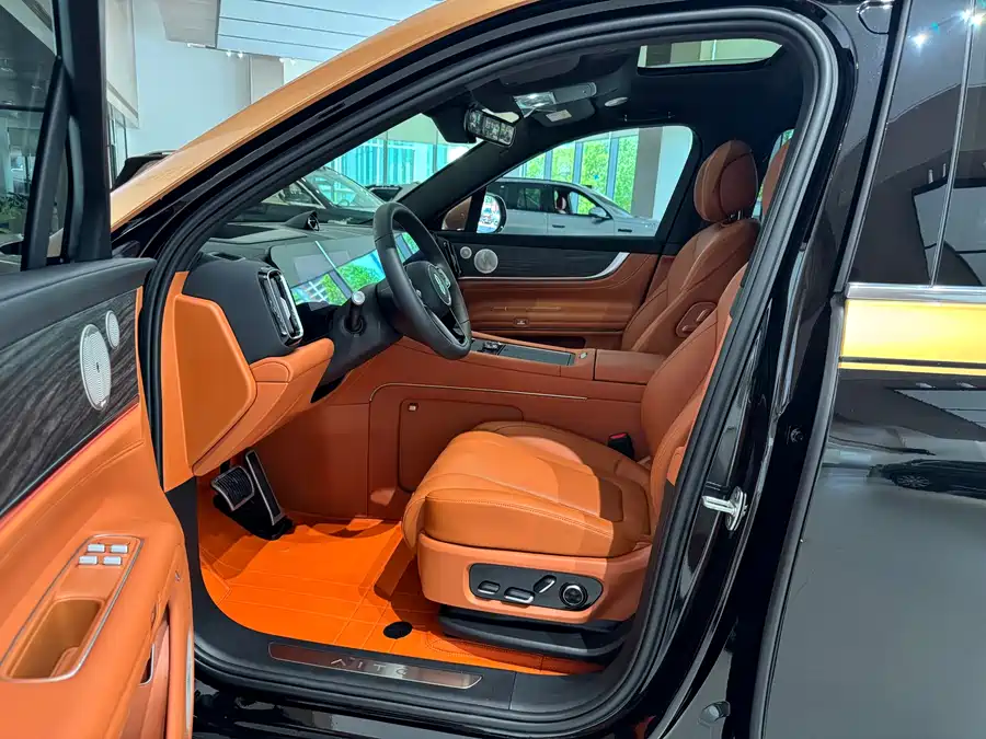 2025 AITO M9 EREV Ultra 52kWh 6-Seat — 8
