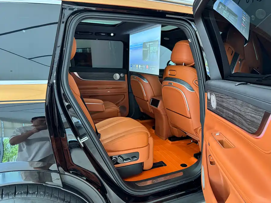 2025 AITO M9 EREV Ultra 52kWh 6-Seat — 14