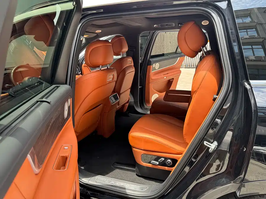 2024 AITO M9 EREV Ultra 42kWh 6-Seat — 9