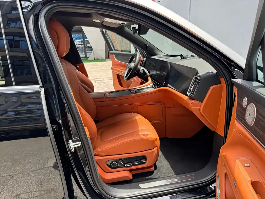2024 AITO M9 EREV Ultra 42kWh 6-Seat — 11