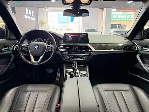 2018 BMW 5 Series — 5