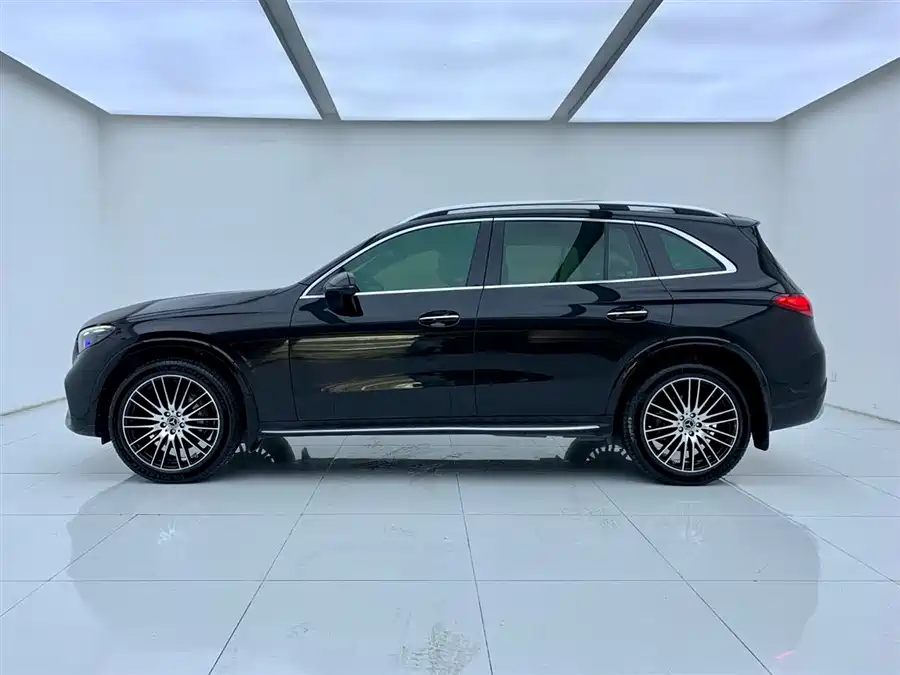 2024 Mercedes-Benz GLC 300 L 4MATIC Luxury 5-Seat — 3