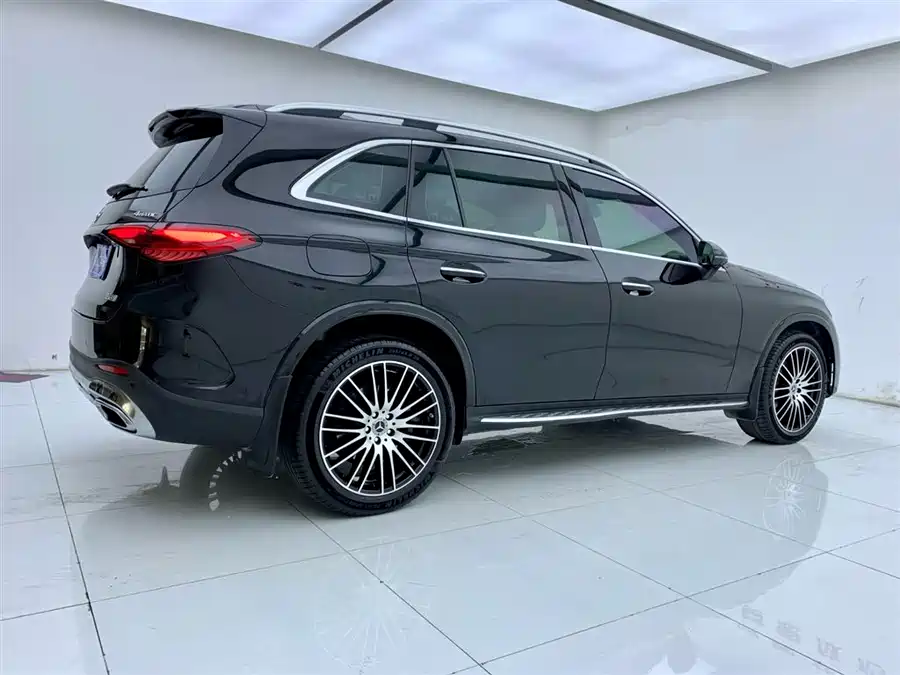 2024 Mercedes-Benz GLC 300 L 4MATIC Luxury 5-Seat — 5