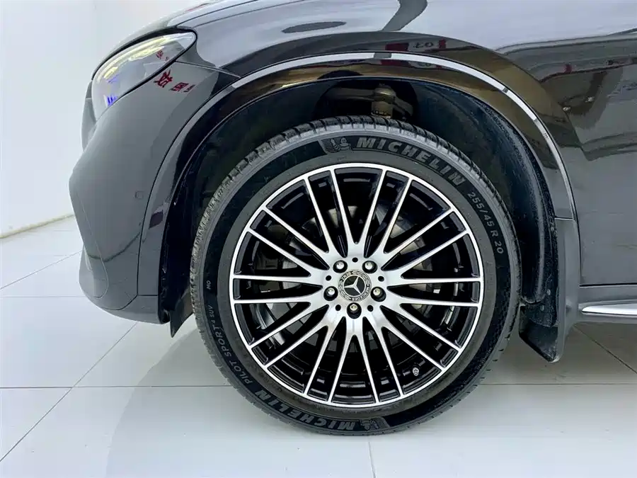 2024 Mercedes-Benz GLC 300 L 4MATIC Luxury 5-Seat — 9