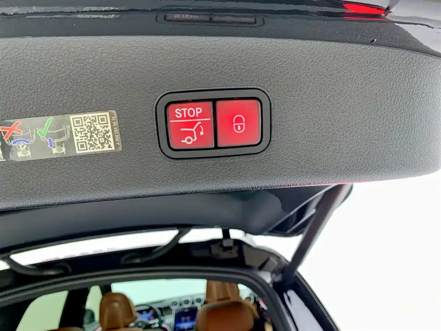 2024 Mercedes-Benz GLC 300 L 4MATIC Luxury 5-Seat — 10