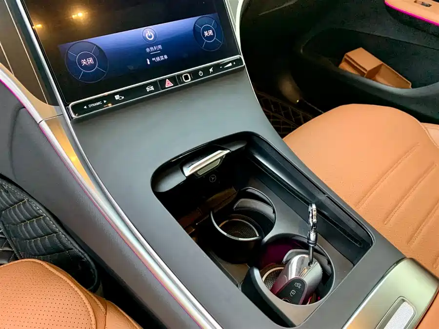 2024 Mercedes-Benz GLC 300 L 4MATIC Luxury 5-Seat — 25
